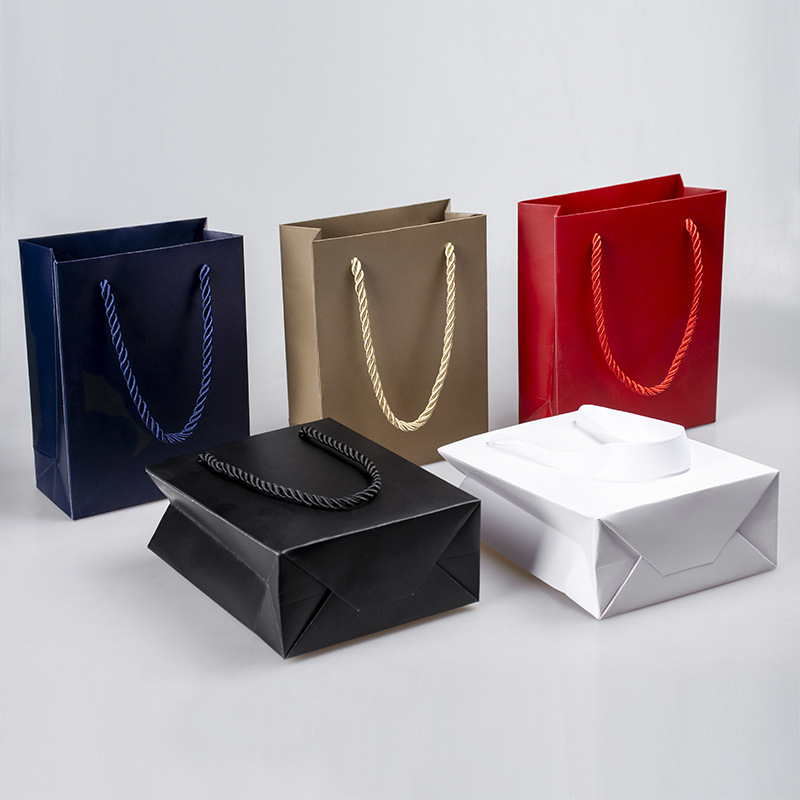 Bolsa de compras de lujo Bolsa o caja de papel de regalo de joyería con logotipo de diseñador