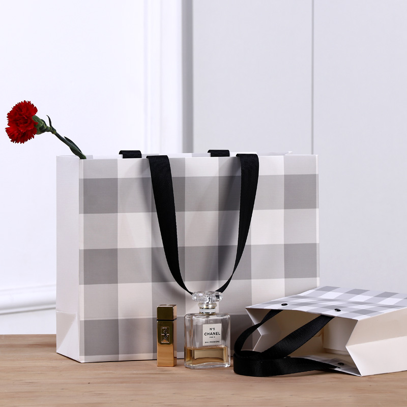 Bolsa de papel boutique pequeña personalizada Lipack para regalo